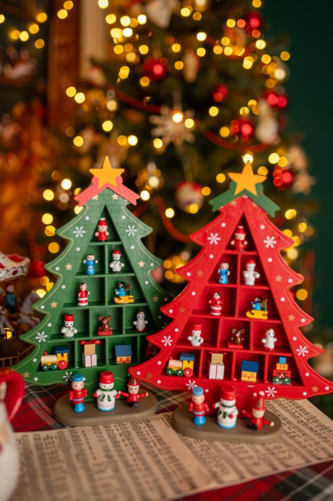 Drewniana figurka na biurko "Świąteczna Choinka - czerwona - DUŻA OZDOBA ŚWIĄTECZNA Z DREWNA