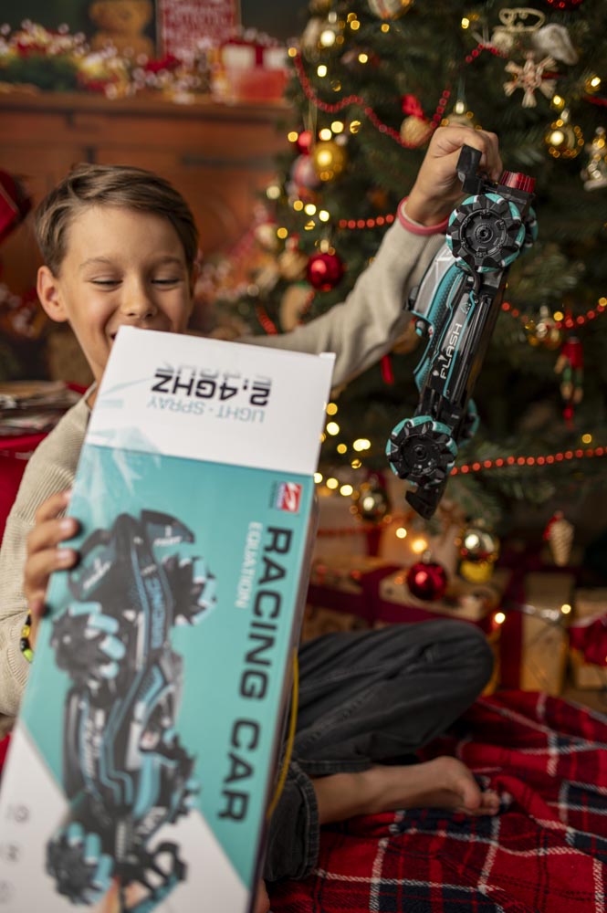 Duży zdalnie sterowany samochód do driftu