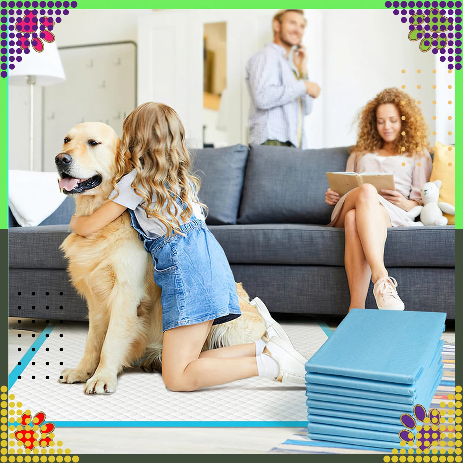 Golden retriever z dziewczynką na rozłożonym podkładzie w salonie, obok stos podkładów