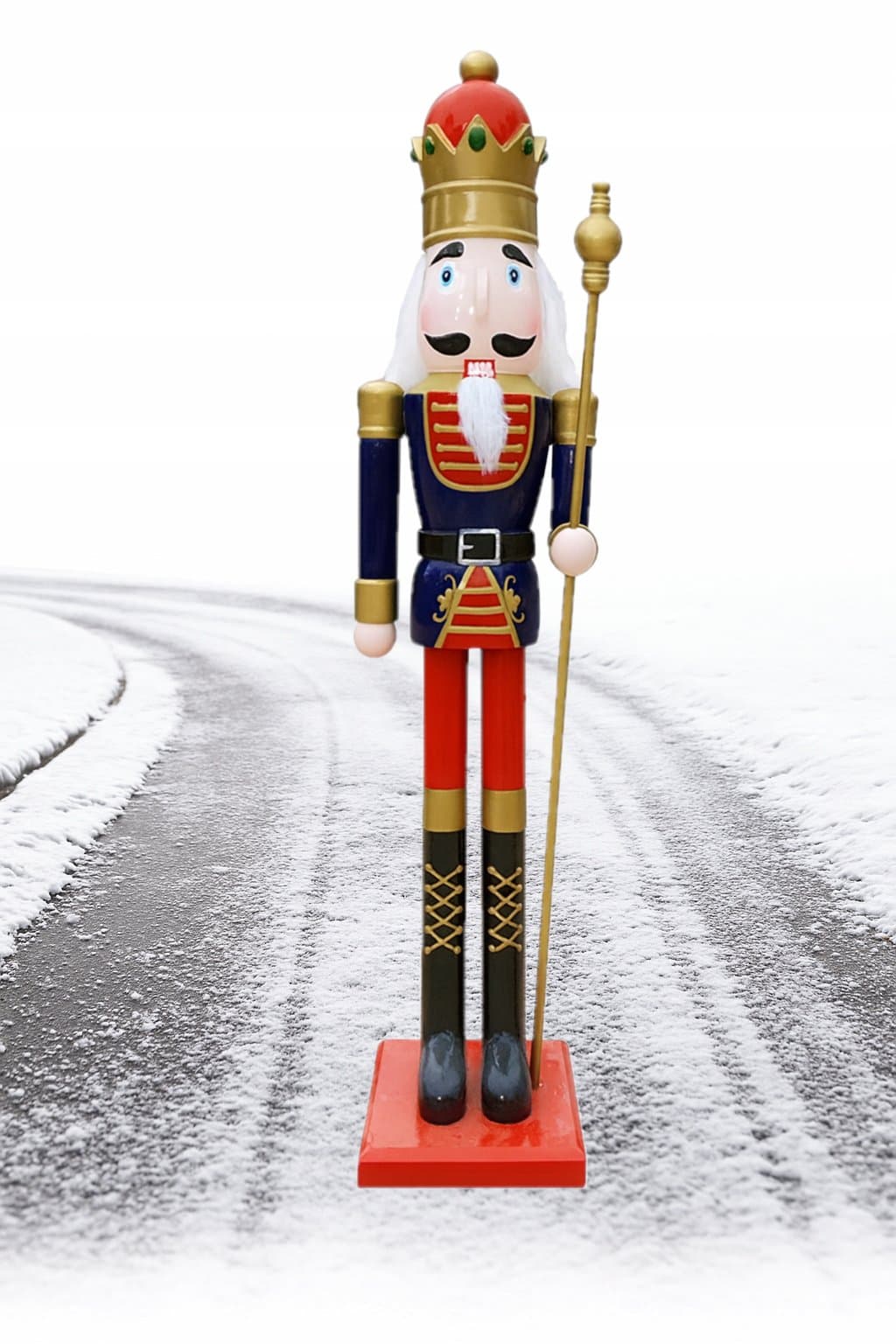 Dziadek do orzechów 224 cm ze złotym berłem - figurka świąteczna z włókna szklanego