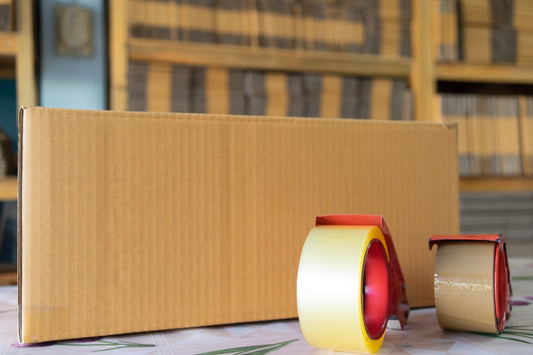 Taśmy pakowe w różnych branżach – które sprawdzą się najlepiej i dlaczego?