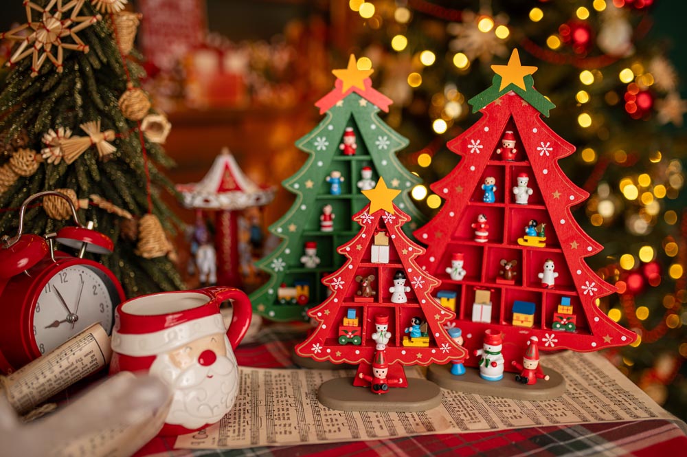 Drewniana figurka na biurko "Świąteczna Choinka - czerwona - DUŻA OZDOBA ŚWIĄTECZNA Z DREWNA