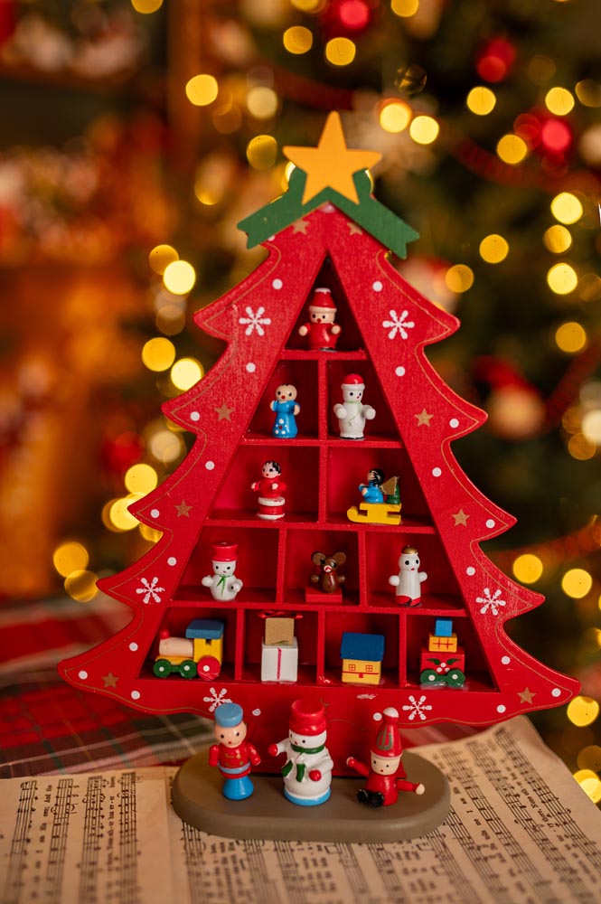 Drewniana figurka na biurko "Świąteczna Choinka - czerwona - DUŻA OZDOBA ŚWIĄTECZNA Z DREWNA