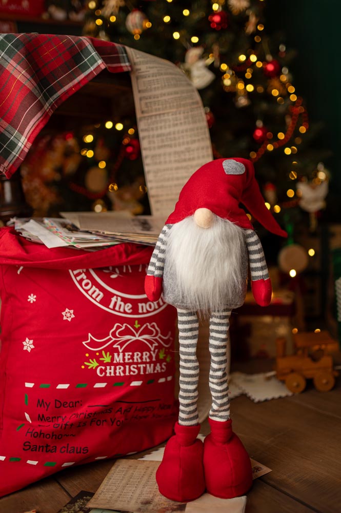 Świąteczny gnom skrzat z regulowanymi nogami