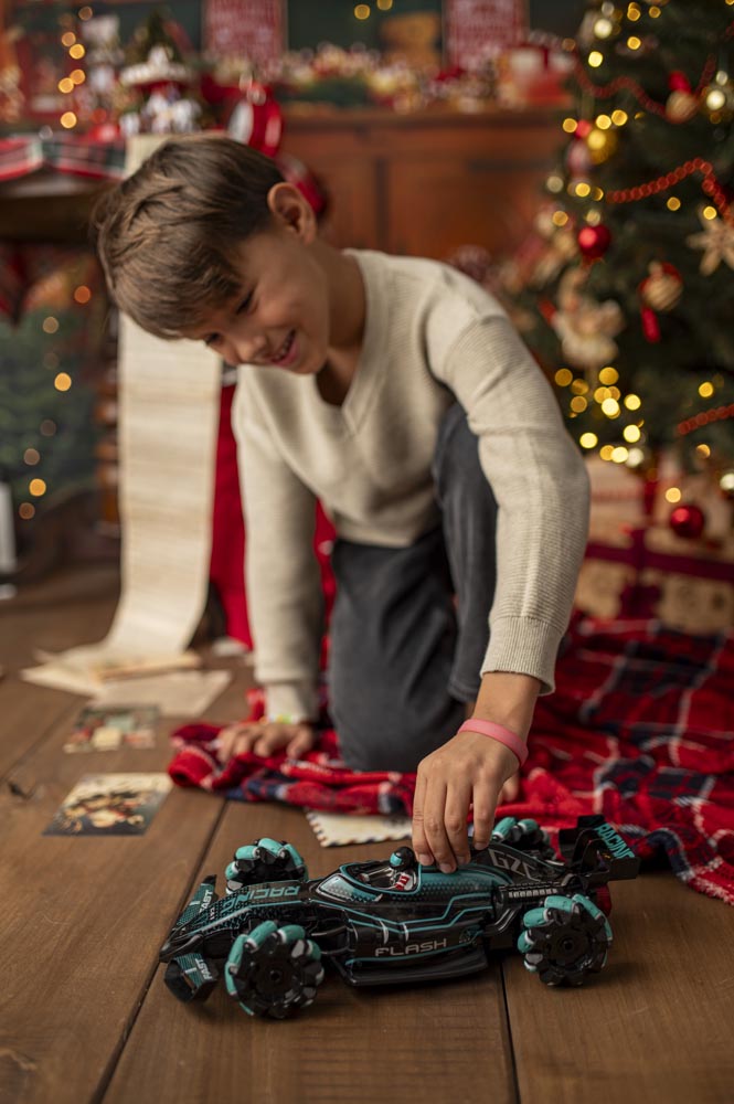 Duży zdalnie sterowany samochód do driftu