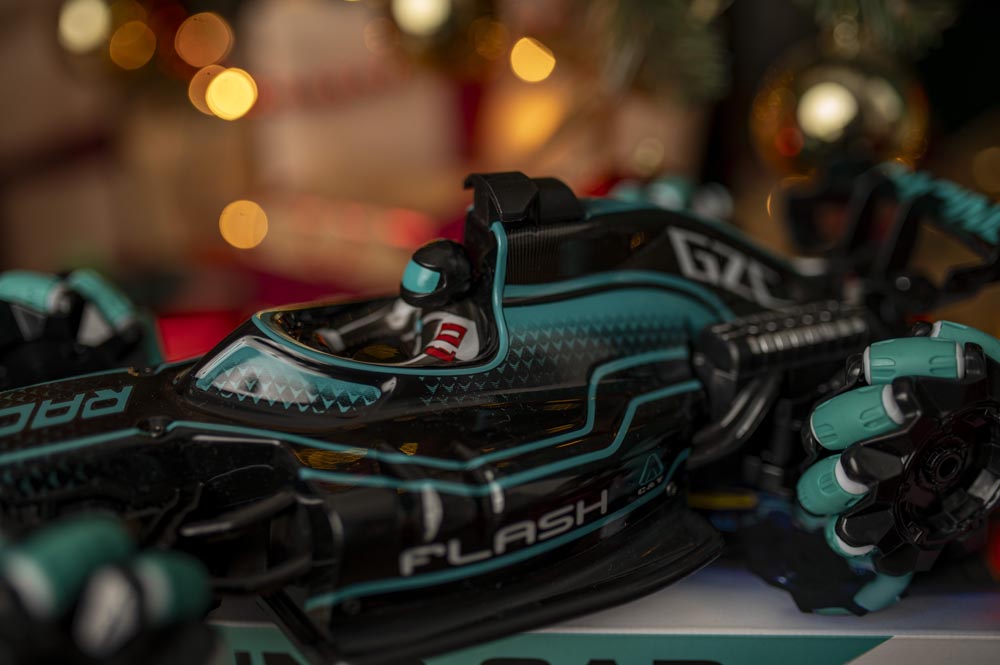 Duży zdalnie sterowany samochód do driftu